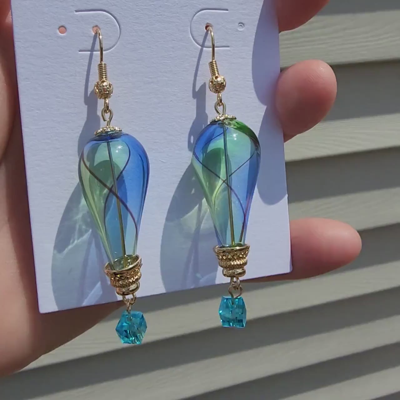 Hot air balloon earrings, glass fly balloon (L size) earrings, colorful glass balloon earrings, drop earrings, gold-plated earring
