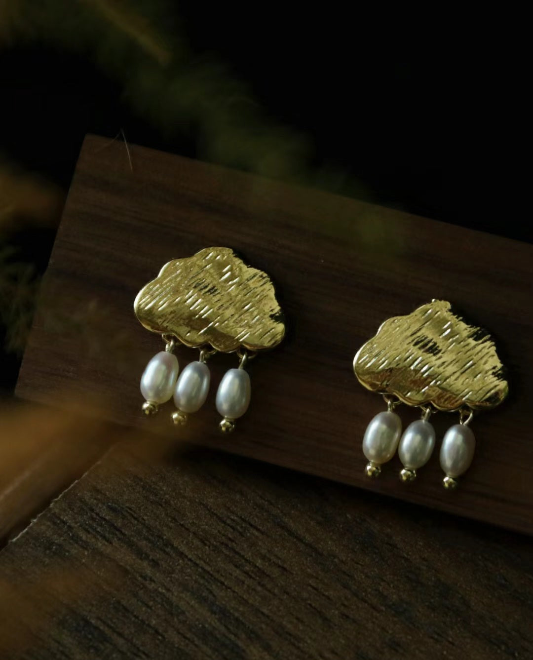 Cloudy Rain Pearl Earrings