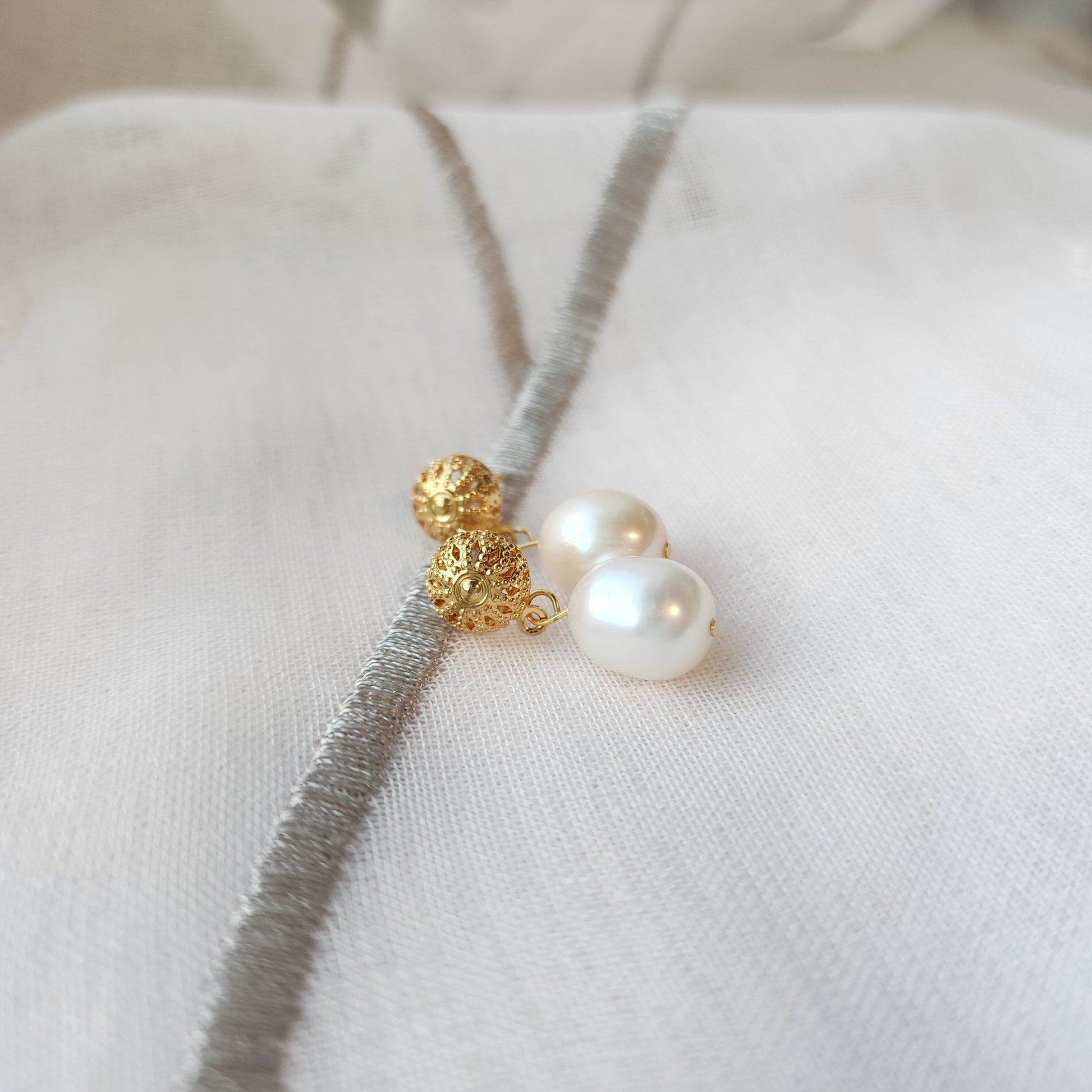 Laura flower simple pearl earrings, pearl drop earrings, 14k gold plated stud earrings, gift for her