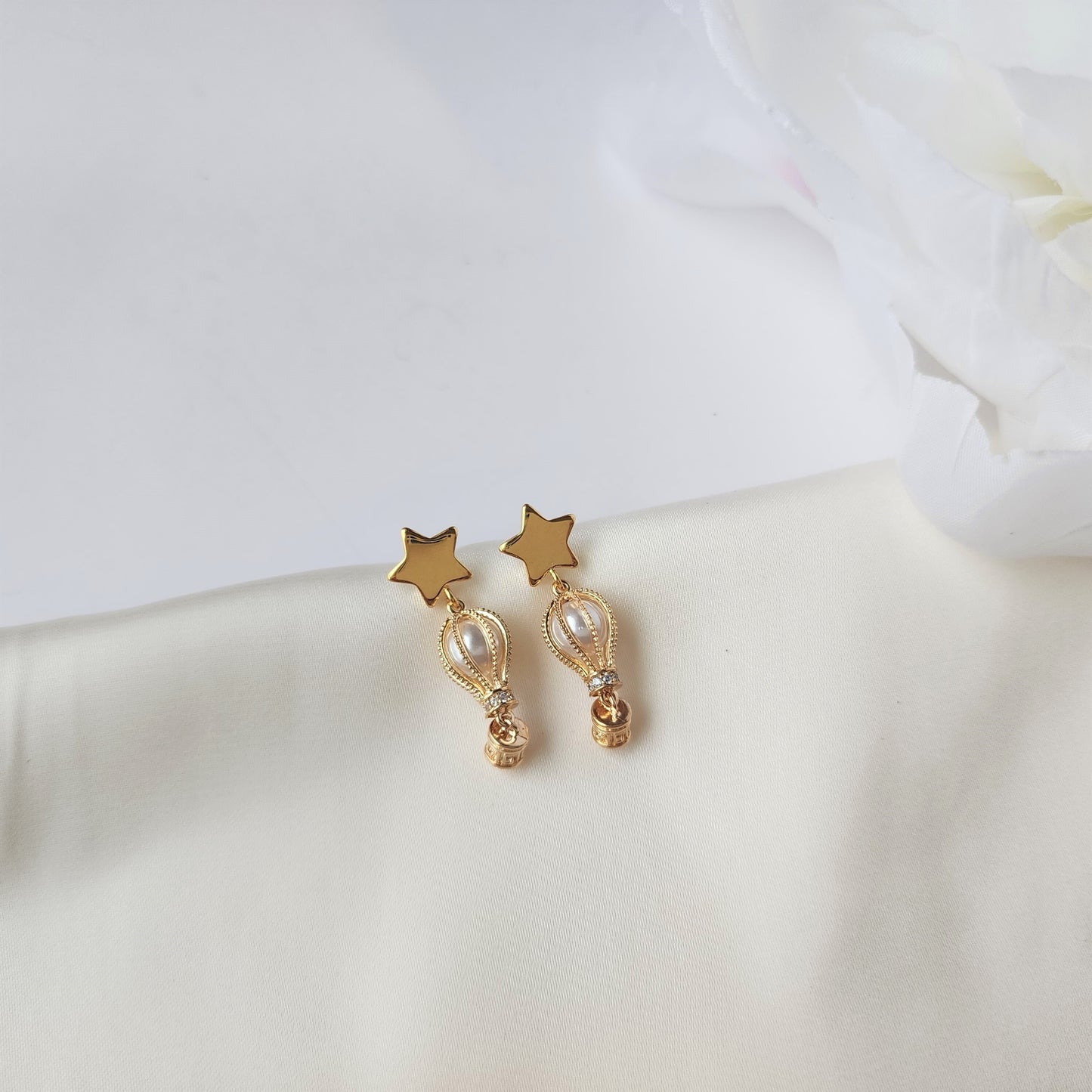 Mini hot air balloon earrings, Flying balloon earrings, Hot air balloon earrings, balloon earrings