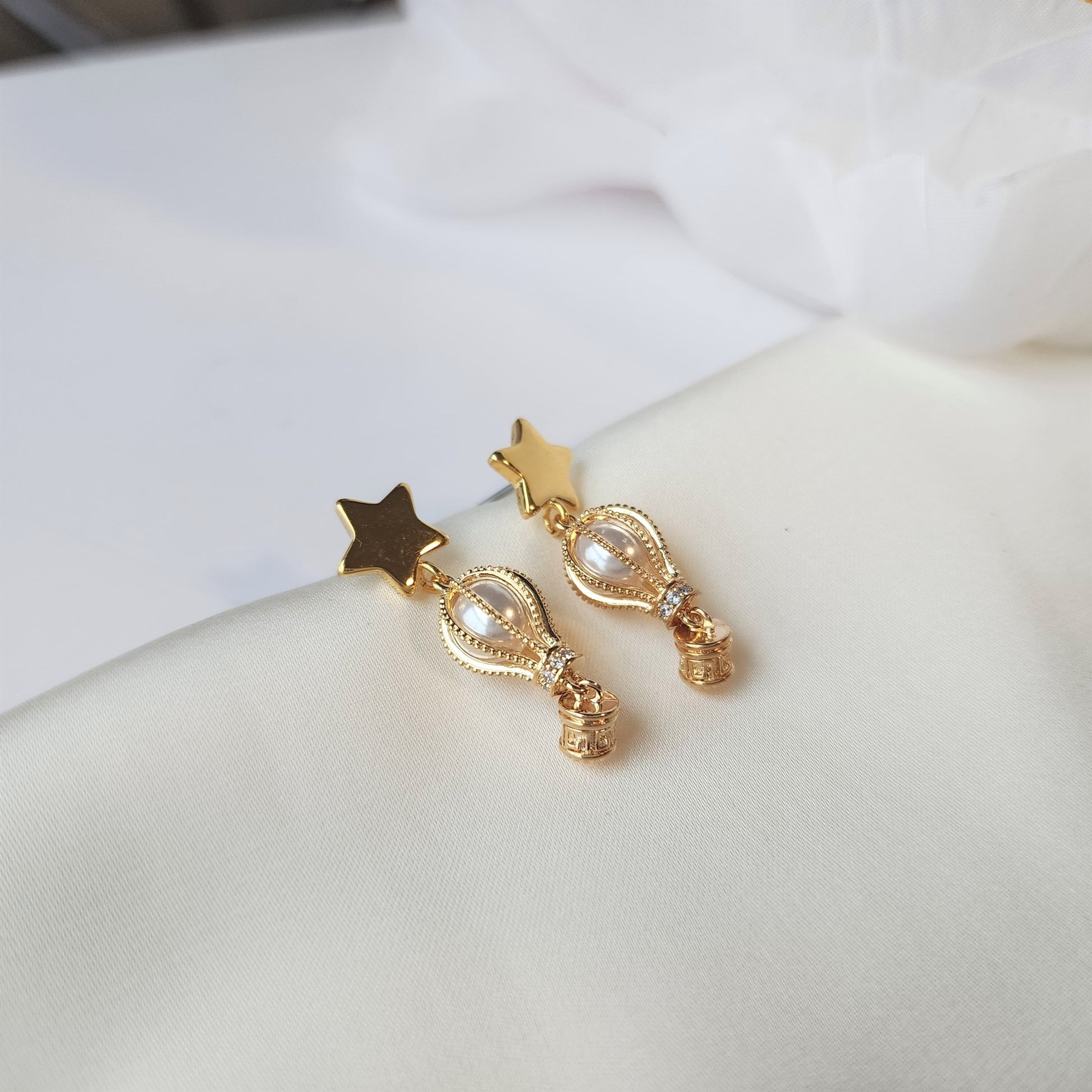 Mini hot air balloon earrings, Flying balloon earrings, Hot air balloon earrings, balloon earrings