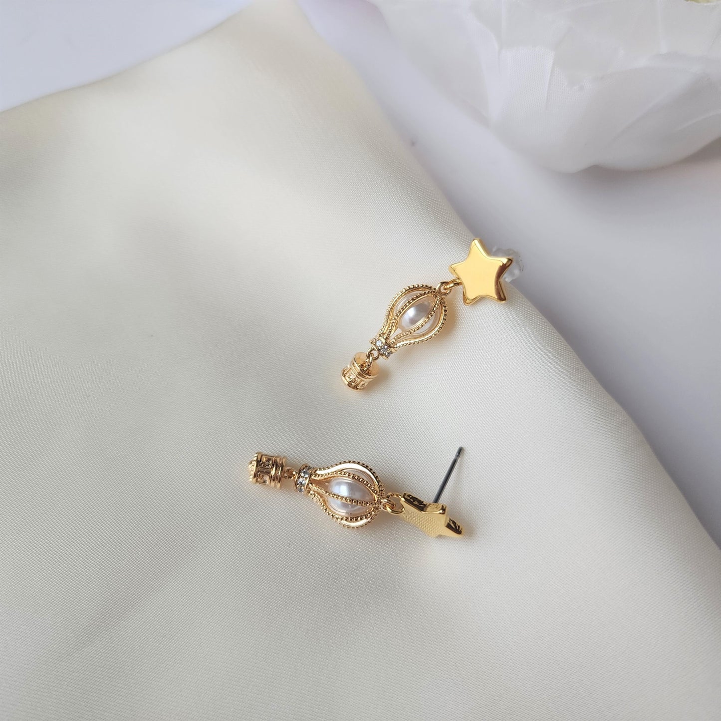 Mini hot air balloon earrings, Flying balloon earrings, Hot air balloon earrings, balloon earrings