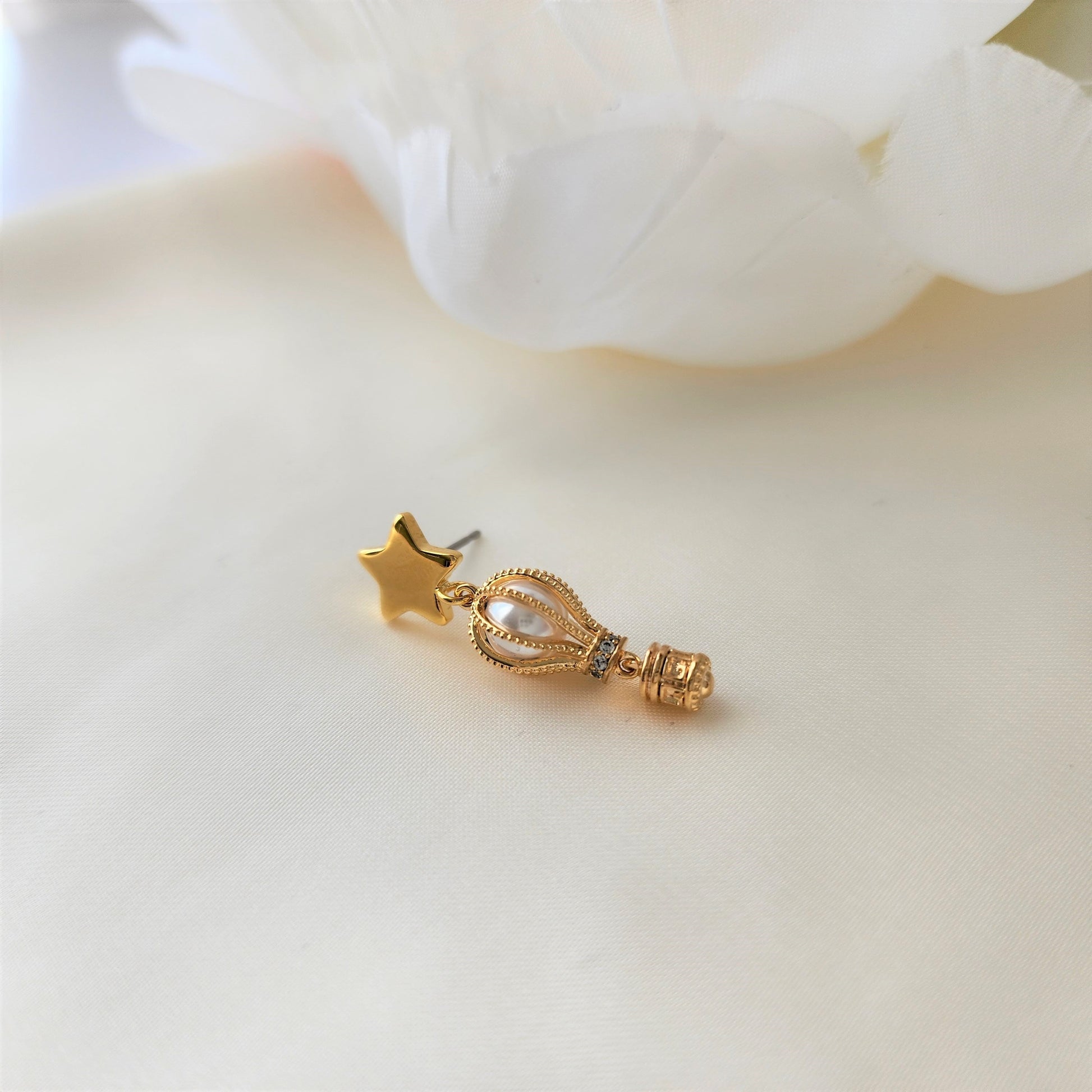Mini hot air balloon earrings, Flying balloon earrings, Hot air balloon earrings, balloon earrings
