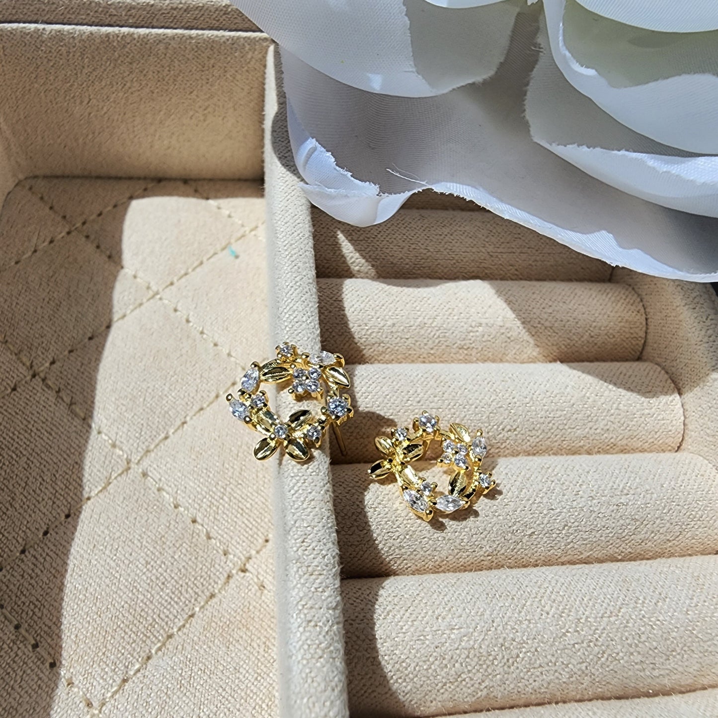 Gold vermeil clover flower earrings, flower stud earrings, 925s silver earrings stud, floral earrings