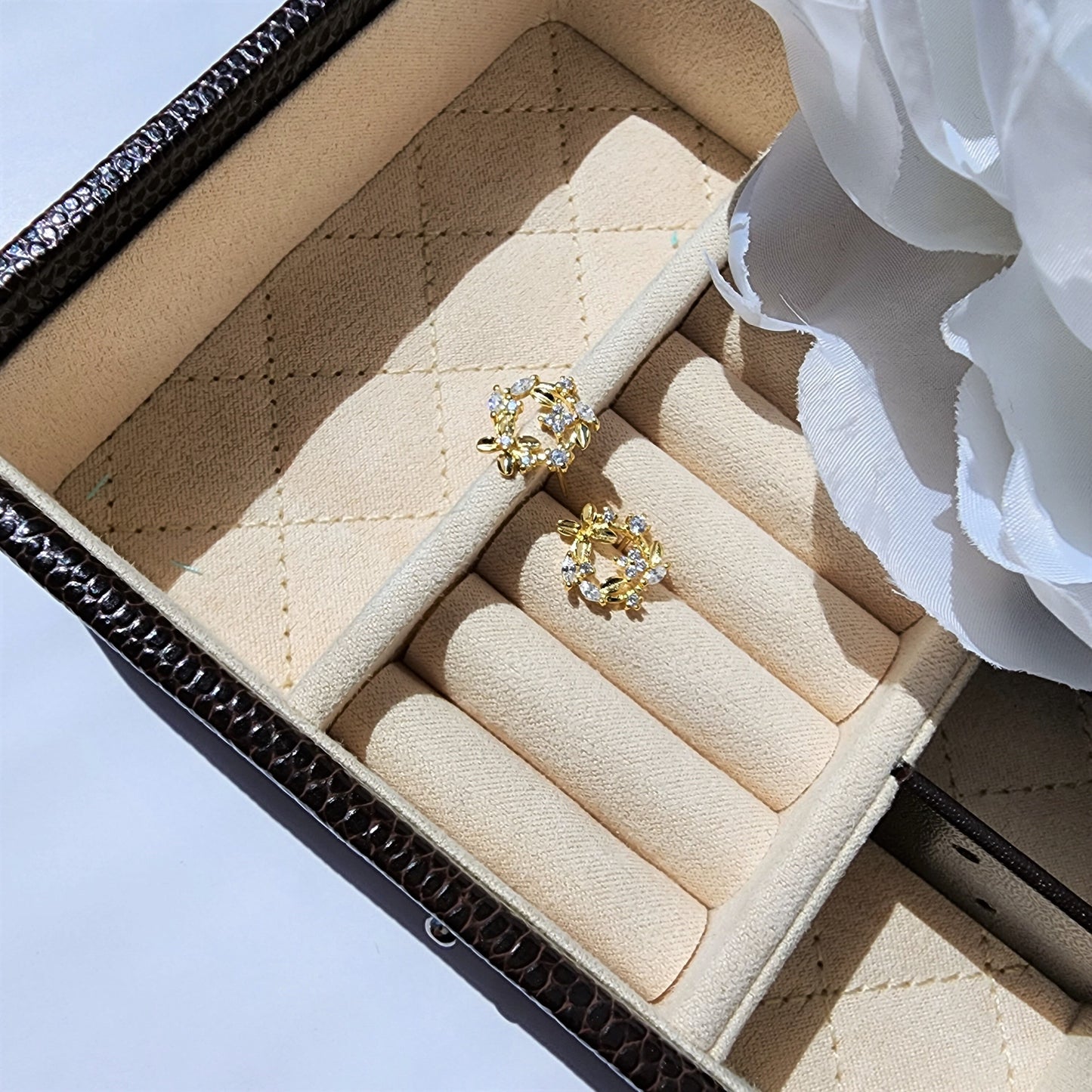 Gold vermeil clover flower earrings, flower stud earrings, 925s silver earrings stud, floral earrings