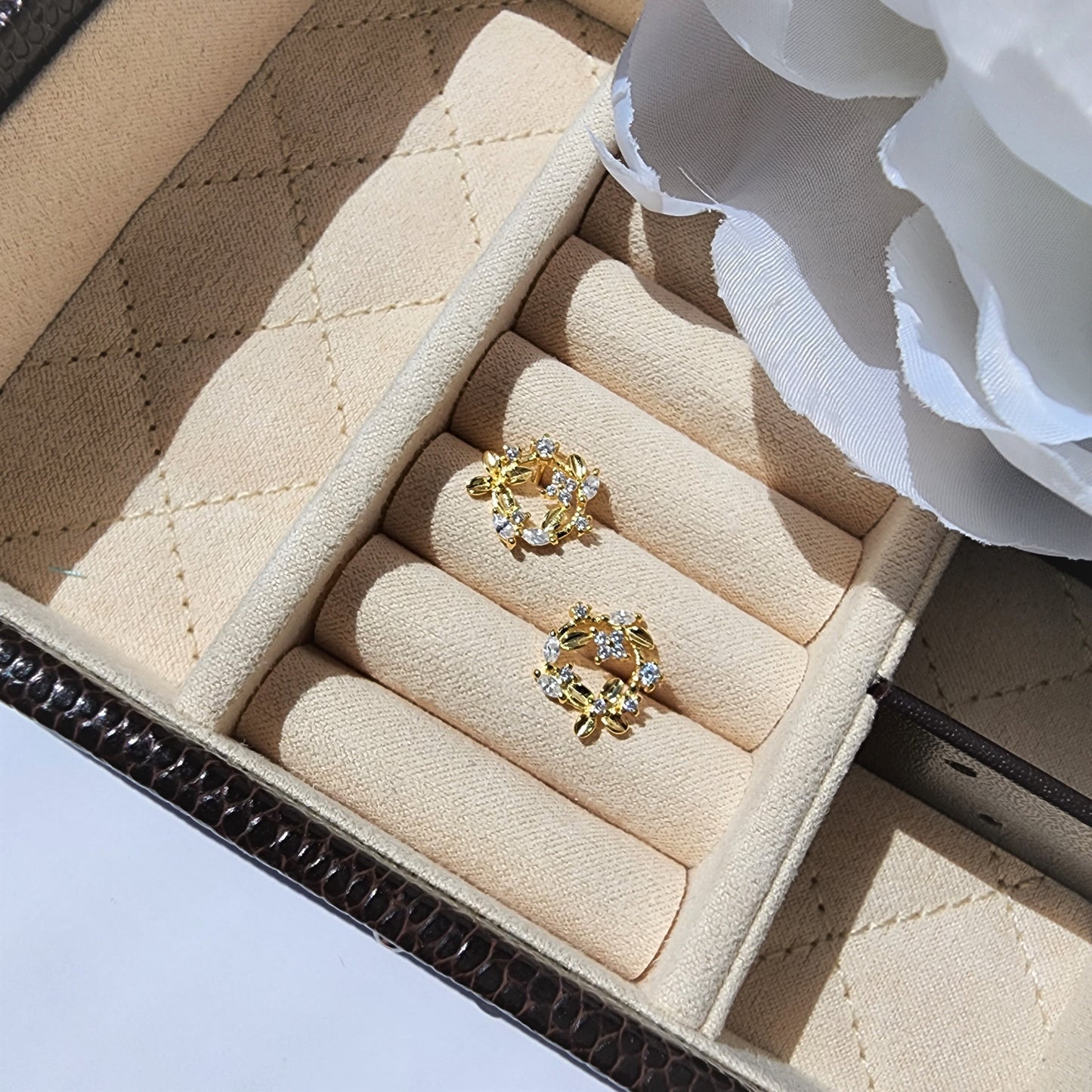 Gold vermeil clover flower earrings, flower stud earrings, 925s silver earrings stud, floral earrings