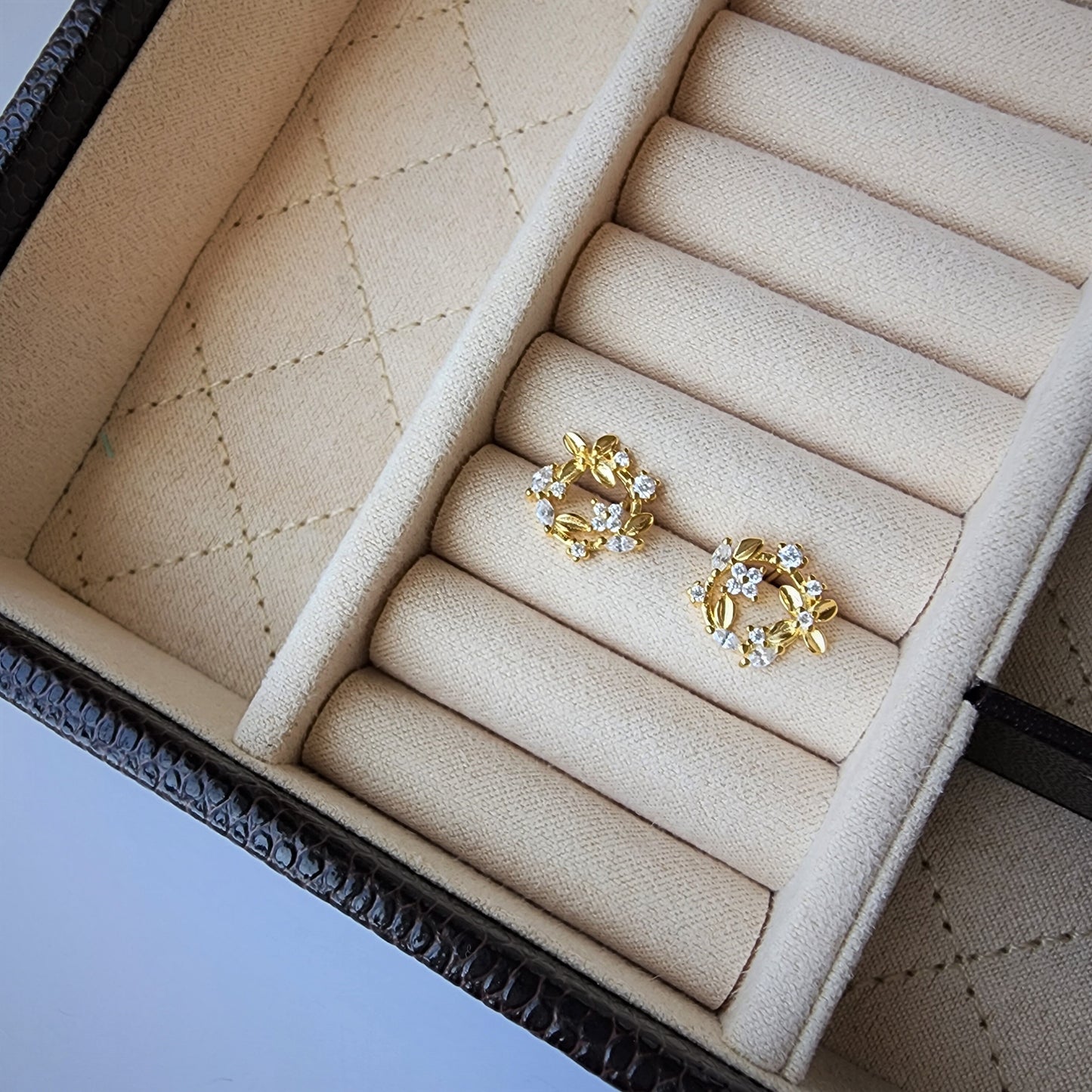 Gold vermeil clover flower earrings, flower stud earrings, 925s silver earrings stud, floral earrings