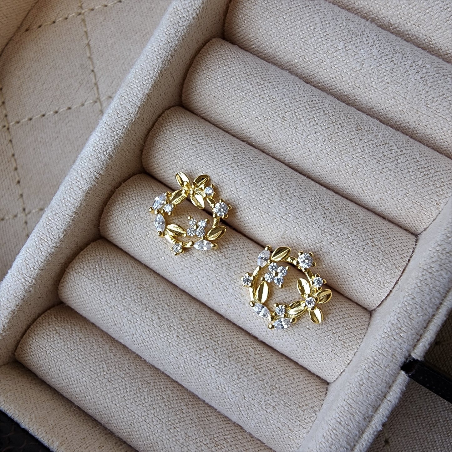 Gold vermeil clover flower earrings, flower stud earrings, 925s silver earrings stud, floral earrings