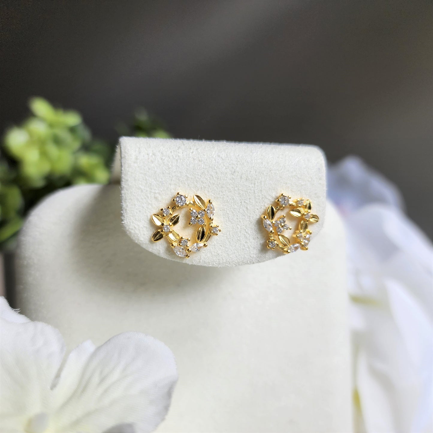 Gold vermeil clover flower earrings, flower stud earrings, 925s silver earrings stud, floral earrings