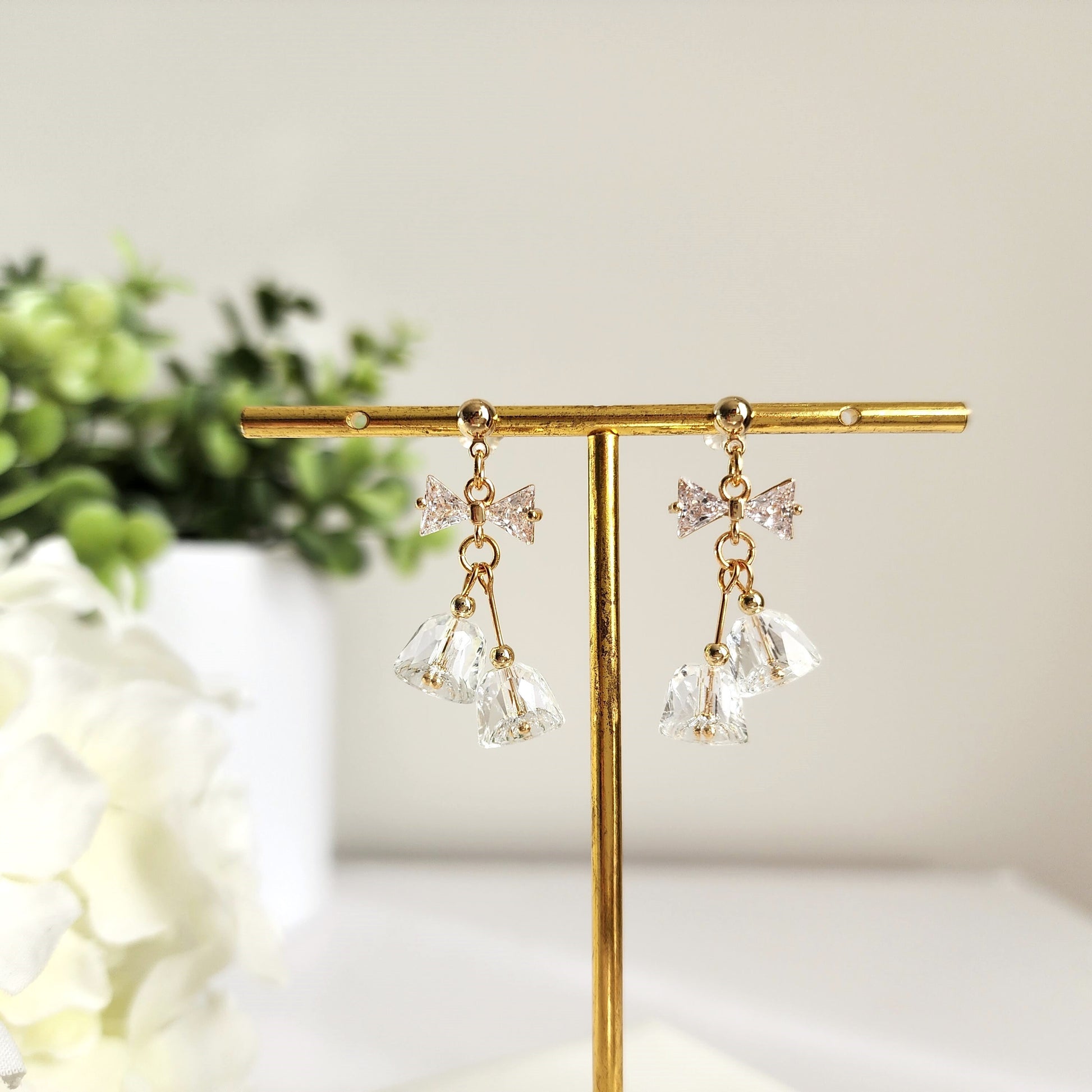 Christmas jingle bell earrings, Cute crystal bell dangle earrings
