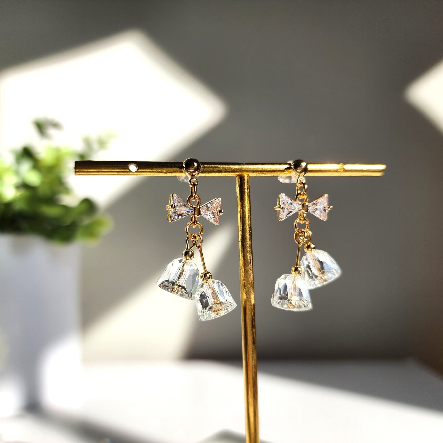 Christmas jingle bell earrings, Cute crystal bell dangle earrings