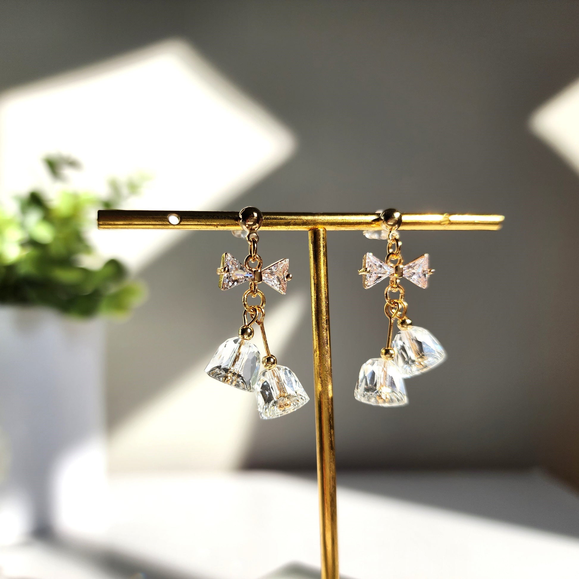 Christmas jingle bell earrings, Cute crystal bell dangle earrings