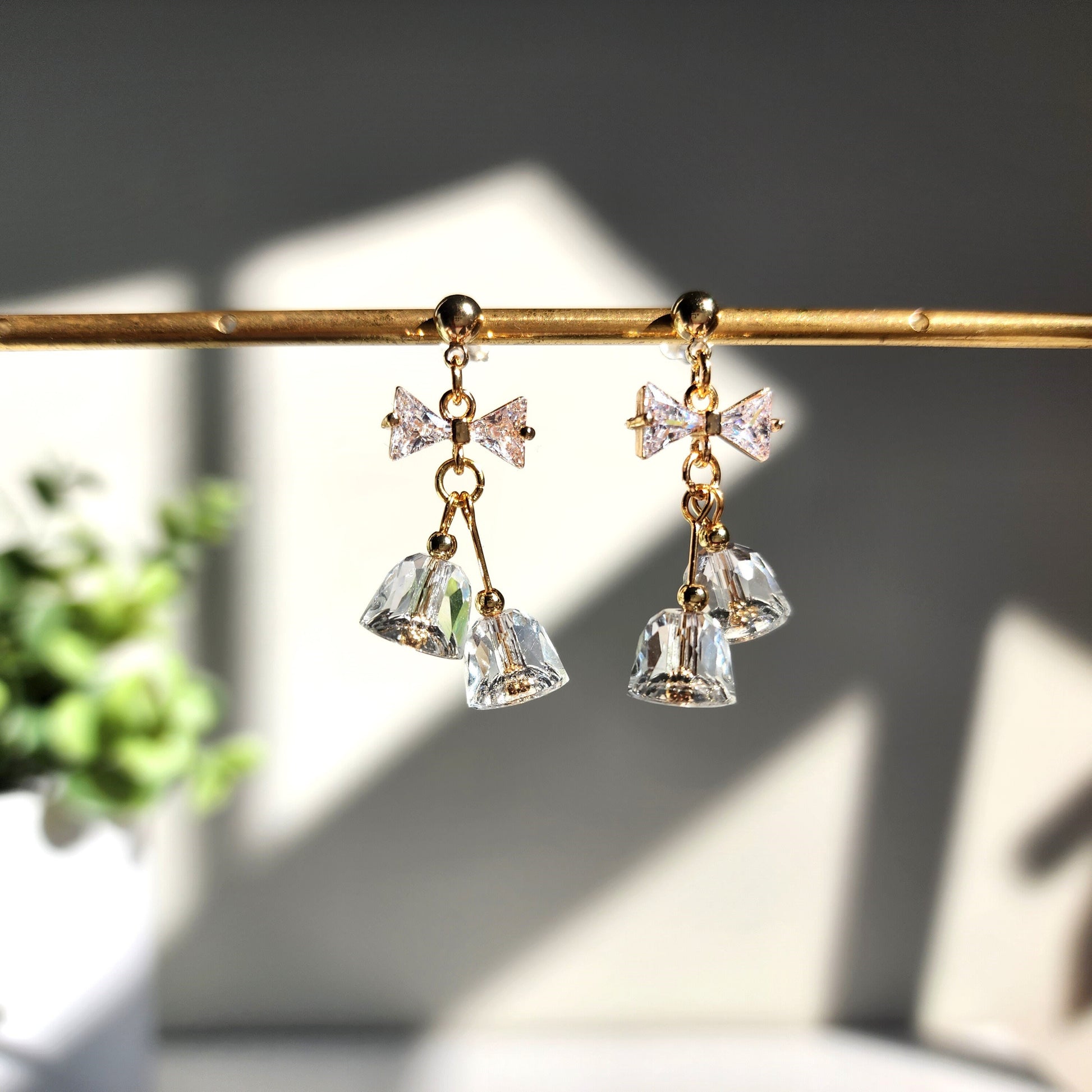 Christmas jingle bell earrings, Cute crystal bell dangle earrings