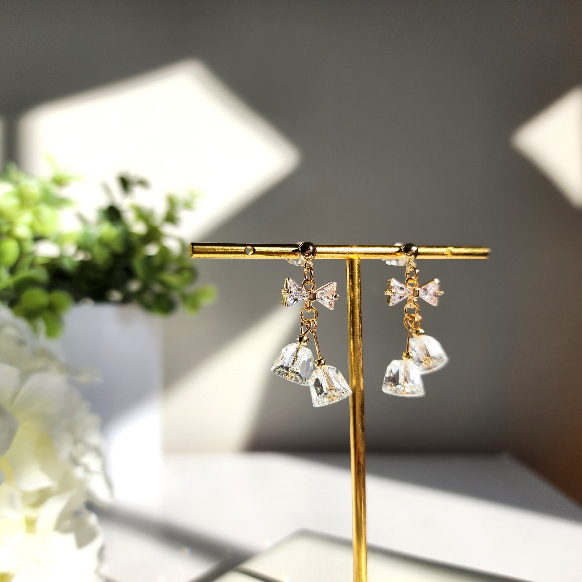 Christmas jingle bell earrings, Cute crystal bell dangle earrings