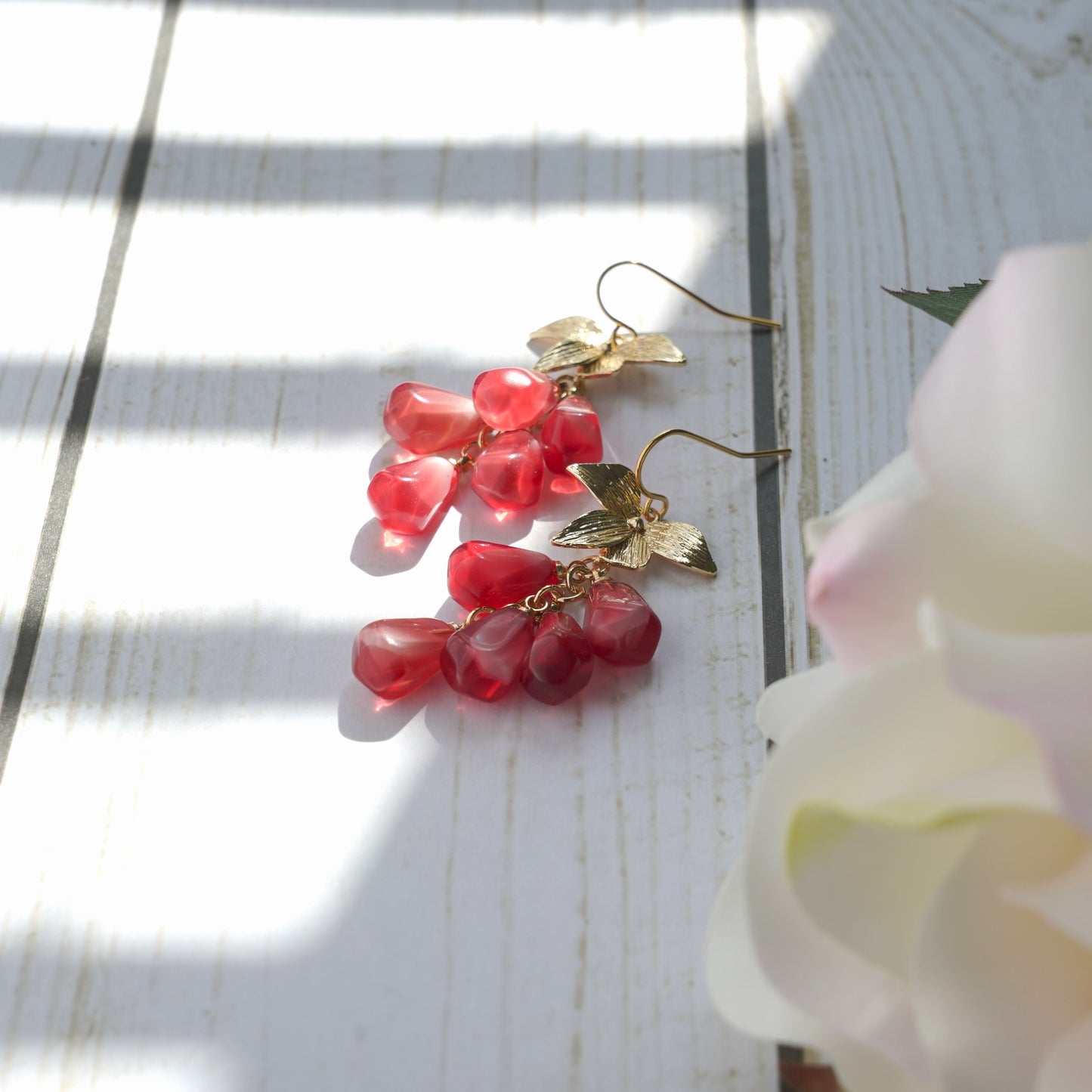 Pendientes de semillas de granada, Pendientes colgantes rosa rojo, Pendientes de frutas, Pendientes de comida, Regalo para ella, Pendientes de semillas de granada rosa