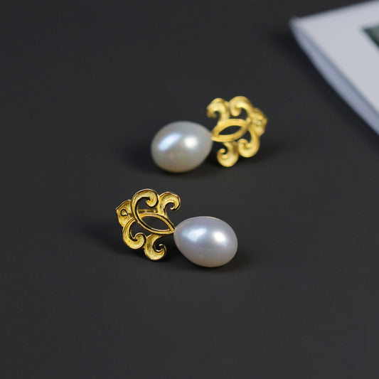 French Spring Pearl Stud Earrings