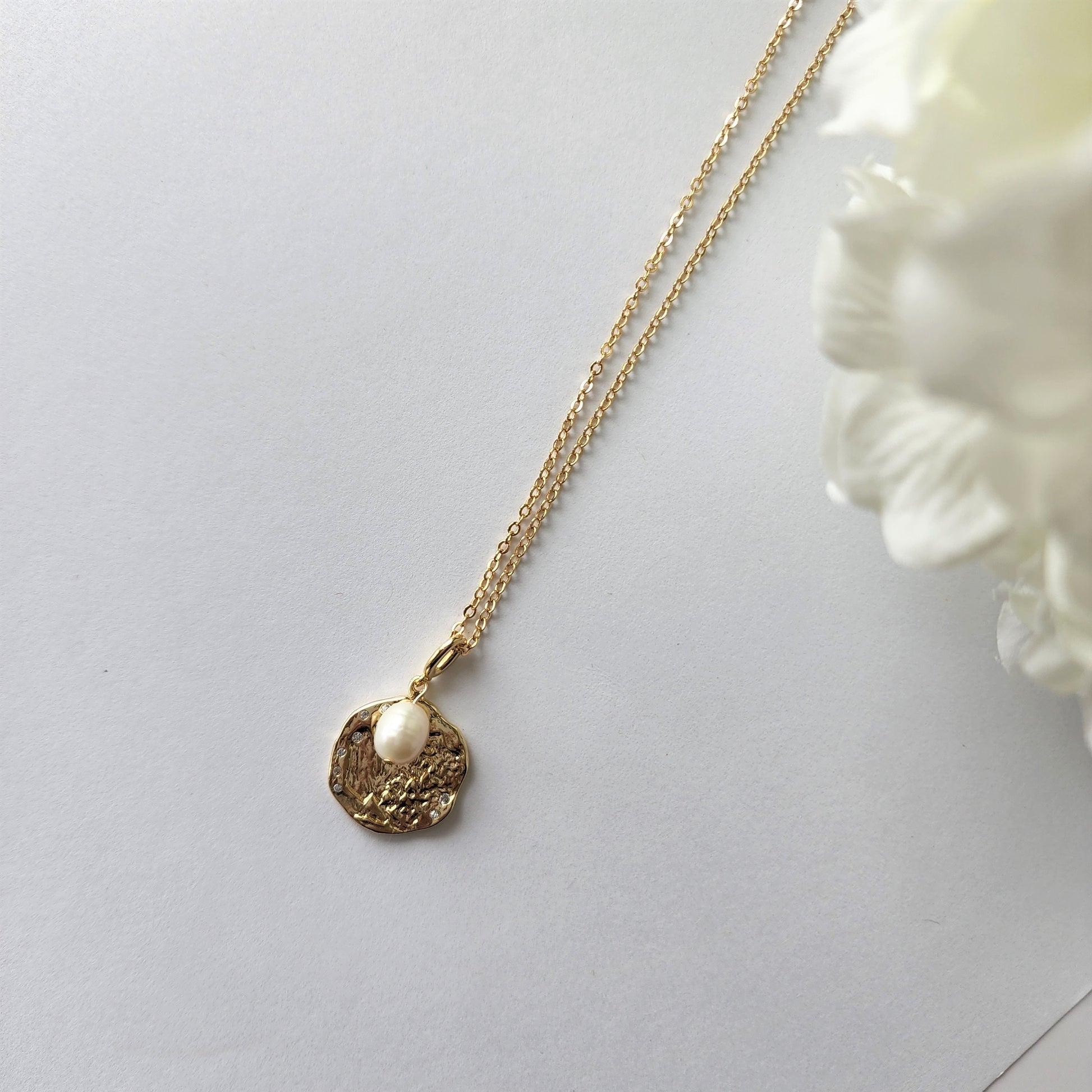 Pearl gold coin necklace, freshwater pearl necklace, gold-plated irregular shell coin necklace, minimalist necklace, simple necklace