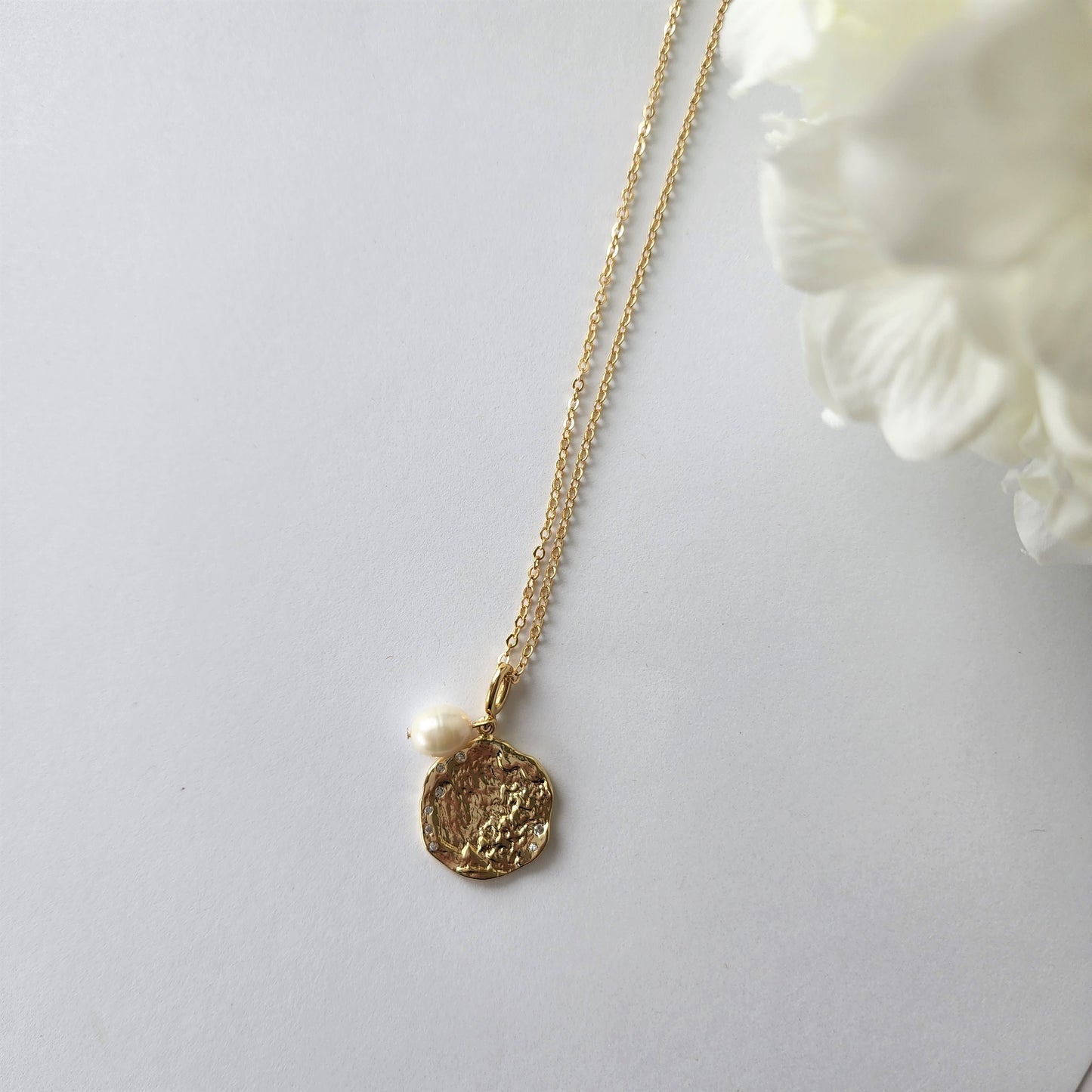 Pearl gold coin necklace, freshwater pearl necklace, gold-plated irregular shell coin necklace, minimalist necklace, simple necklace