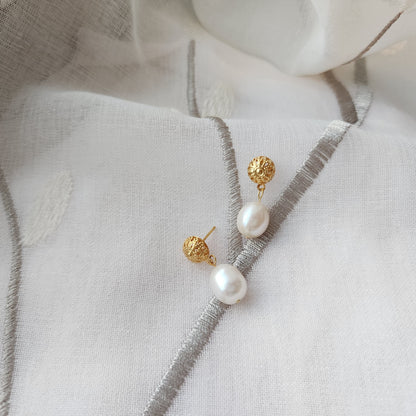 Laura flower simple pearl earrings, pearl drop earrings, 14k gold plated stud earrings, gift for her