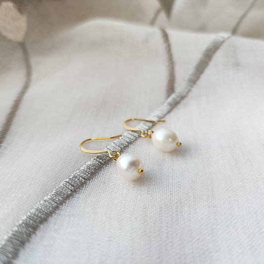 Pearl earrings, Teardrop earrings, Minimalist earrings, 14k gold-plated, gift, simple earrings, pearl drop earring