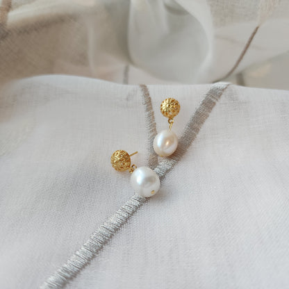 Laura flower simple pearl earrings, pearl drop earrings, 14k gold plated stud earrings, gift for her