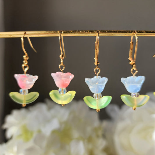 Soft color wildflower dangle earrings, small flower on vintage Czech leaf earrings, floral drop earrings, vintage style flower leaf earrings