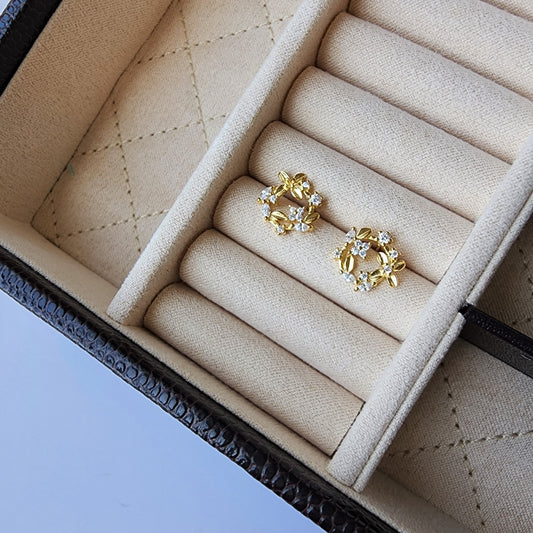Gold vermeil clover flower earrings, flower stud earrings, 925s silver earrings stud, floral earrings