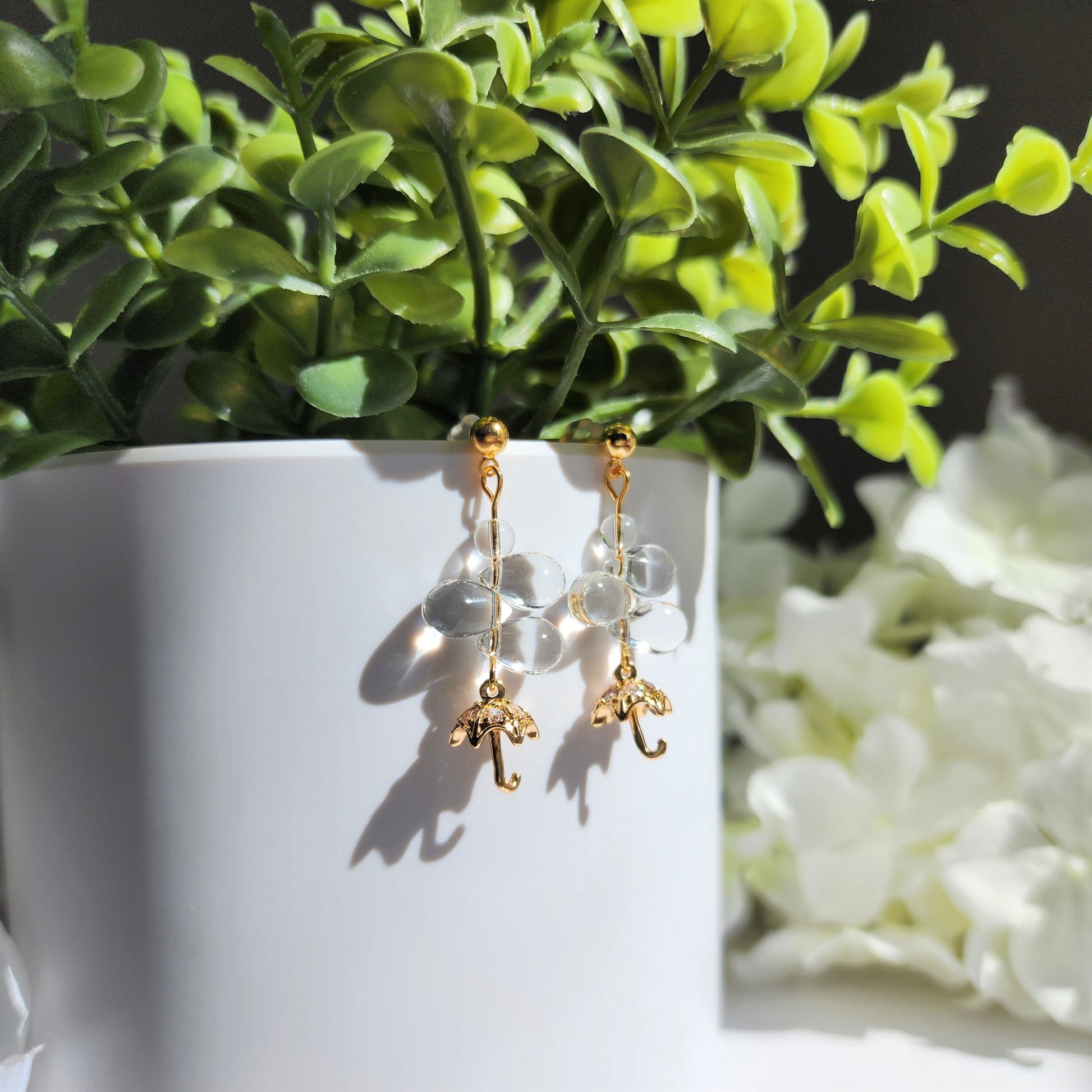 umbrella and rain drops earring, raining day earring, umbrella dangle earring, pretty rain earring, kawaii earring