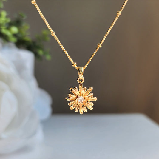 Daisy flower necklace, Floral necklace, gift for her