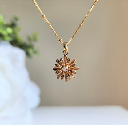 Daisy flower necklace, Floral necklace, gift for her